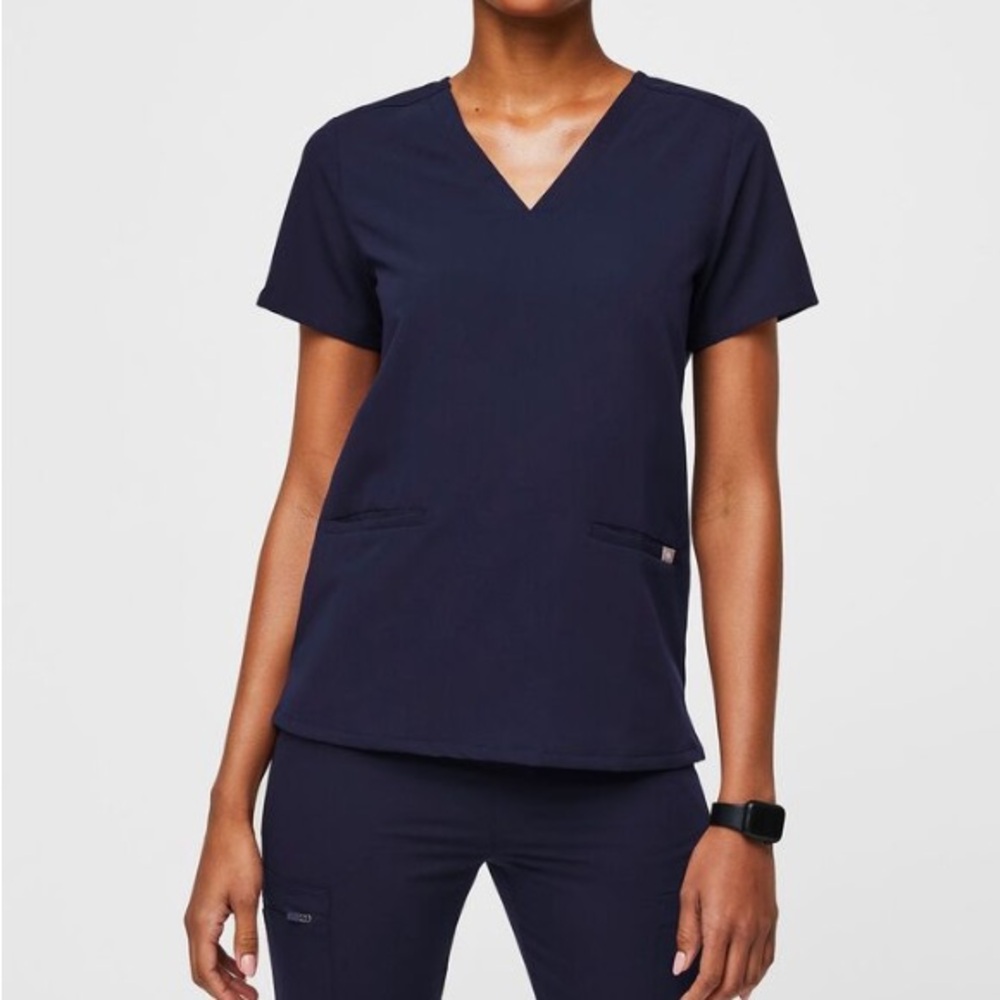 FIGS Casma Three-Pocket Scrub Top